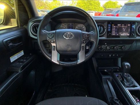 Used 2019 Toyota Tacoma TRD Off-Road image 6