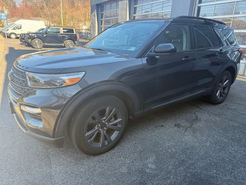 Used 2023 Ford Explorer XLT w/ Equipment Group 202A image 2