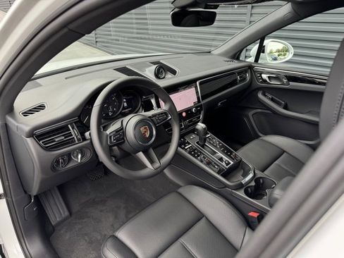 New 2026 Porsche Macan image 4