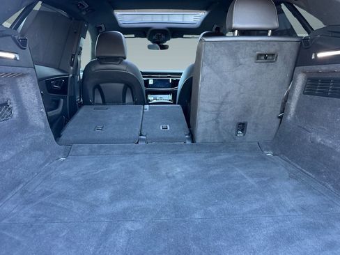 Used 2023 Audi Q8 Prestige w/ Prestige Package image 32