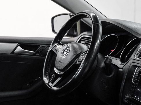 Used 2017 Volkswagen Jetta SE image 21