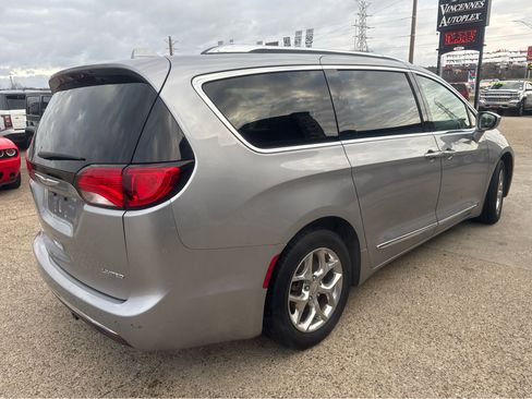 Used 2019 Chrysler Pacifica Limited image 4