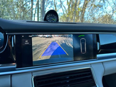 Used 2018 Porsche Panamera 4 image 24