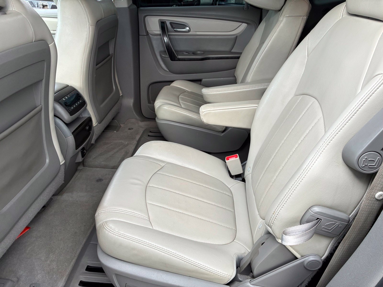 Used 2017 Chevrolet Traverse Premier AWD/4WD image 16