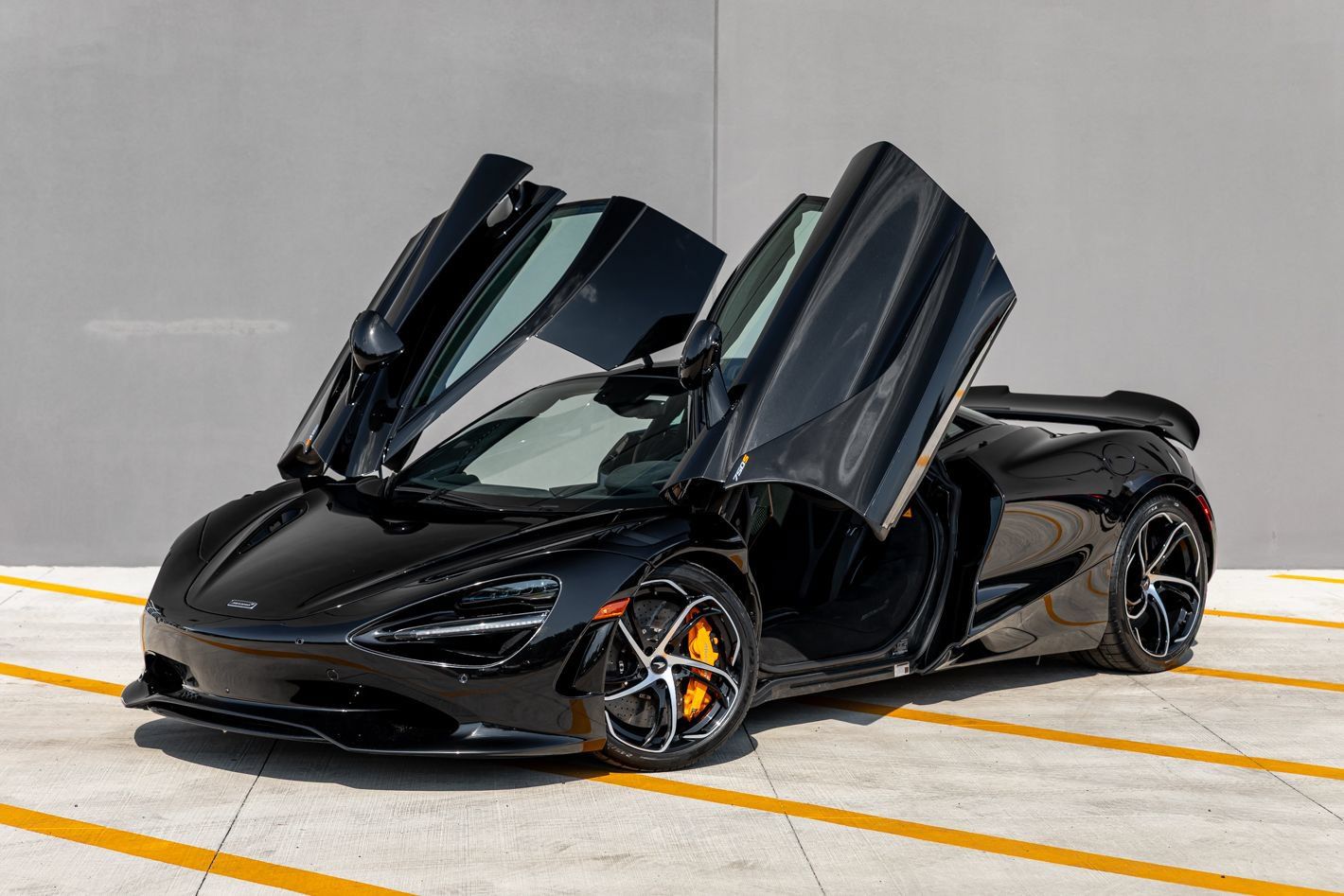 Used 2024 McLaren 750S RWD image 3