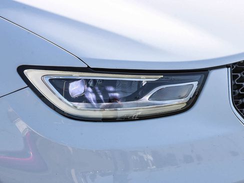 Used 2024 Chrysler Pacifica Touring-L FWD image 4