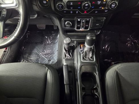 Used 2021 Jeep Wrangler Unlimited Sahara AWD/4WD image 15
