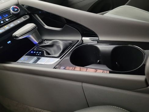 Used 2025 Hyundai Elantra SEL FWD image 26