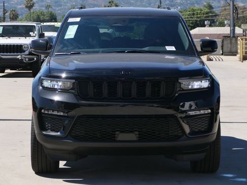 New 2025 Jeep Grand Cherokee Limited w/ Black Appearance Package image 5