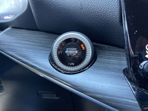 Used 2024 Jeep Wagoneer L Series II w/ Flexible Seating Group image 12