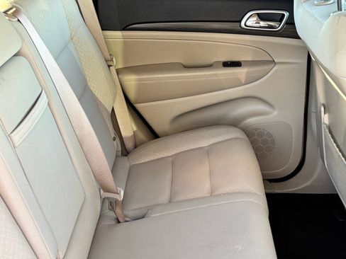 Used 2022 Jeep Grand Cherokee Laredo E image 13