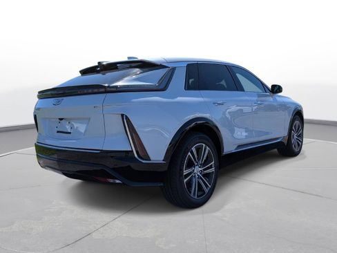 New 2027 Cadillac Lyriq Luxury AWD/4WD image 7