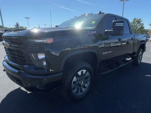 Used 2025 Chevrolet Silverado 2500 Custom w/ Custom Value Package image 4