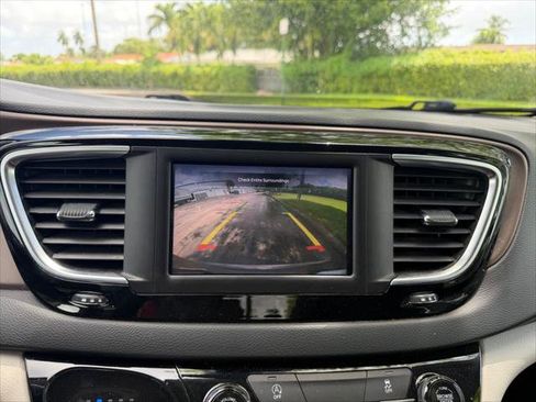Used 2023 Chrysler Voyager LX FWD image 23