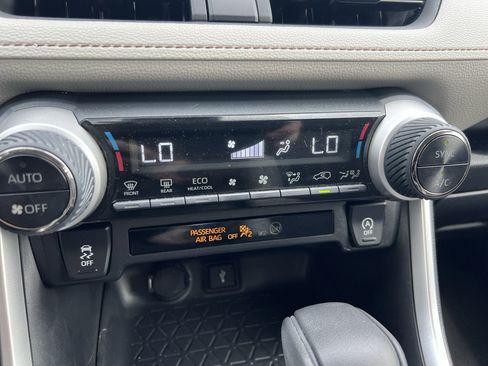 Used 2020 Toyota RAV4 XLE image 29