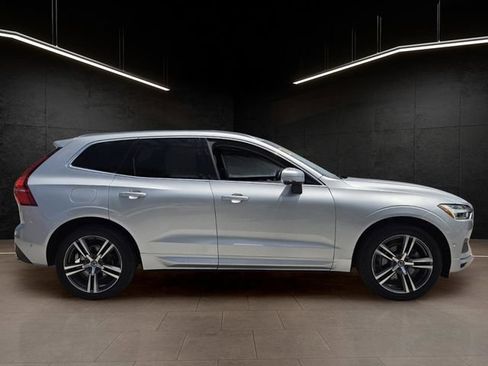 Used 2019 Volvo XC60 T5 Momentum w/ Multimedia Package AWD/4WD image 8
