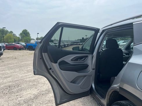 Used 2023 GMC Terrain SLE w/ Driver Convenience Package FWD image 28