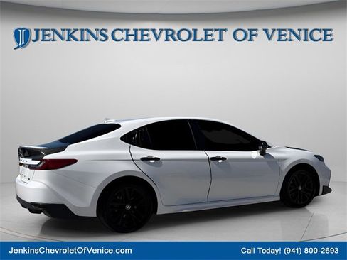 Used 2025 Toyota Camry SE w/ Convenience Package image 4