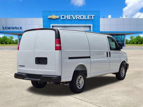 New 2026 Chevrolet Express 3500 RWD image 4