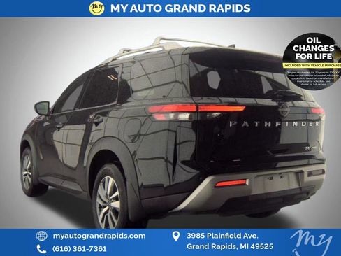Used 2025 Nissan Pathfinder SL AWD/4WD image 4