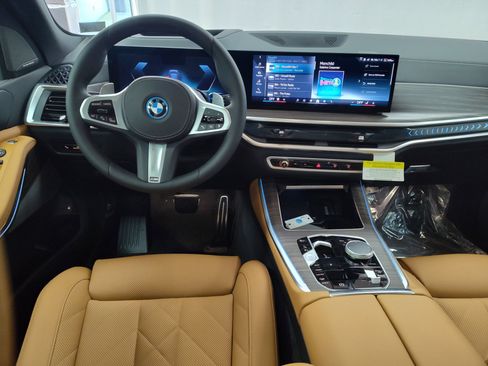 Used 2026 BMW X5 xDrive50e w/ M Sport Package AWD/4WD image 24