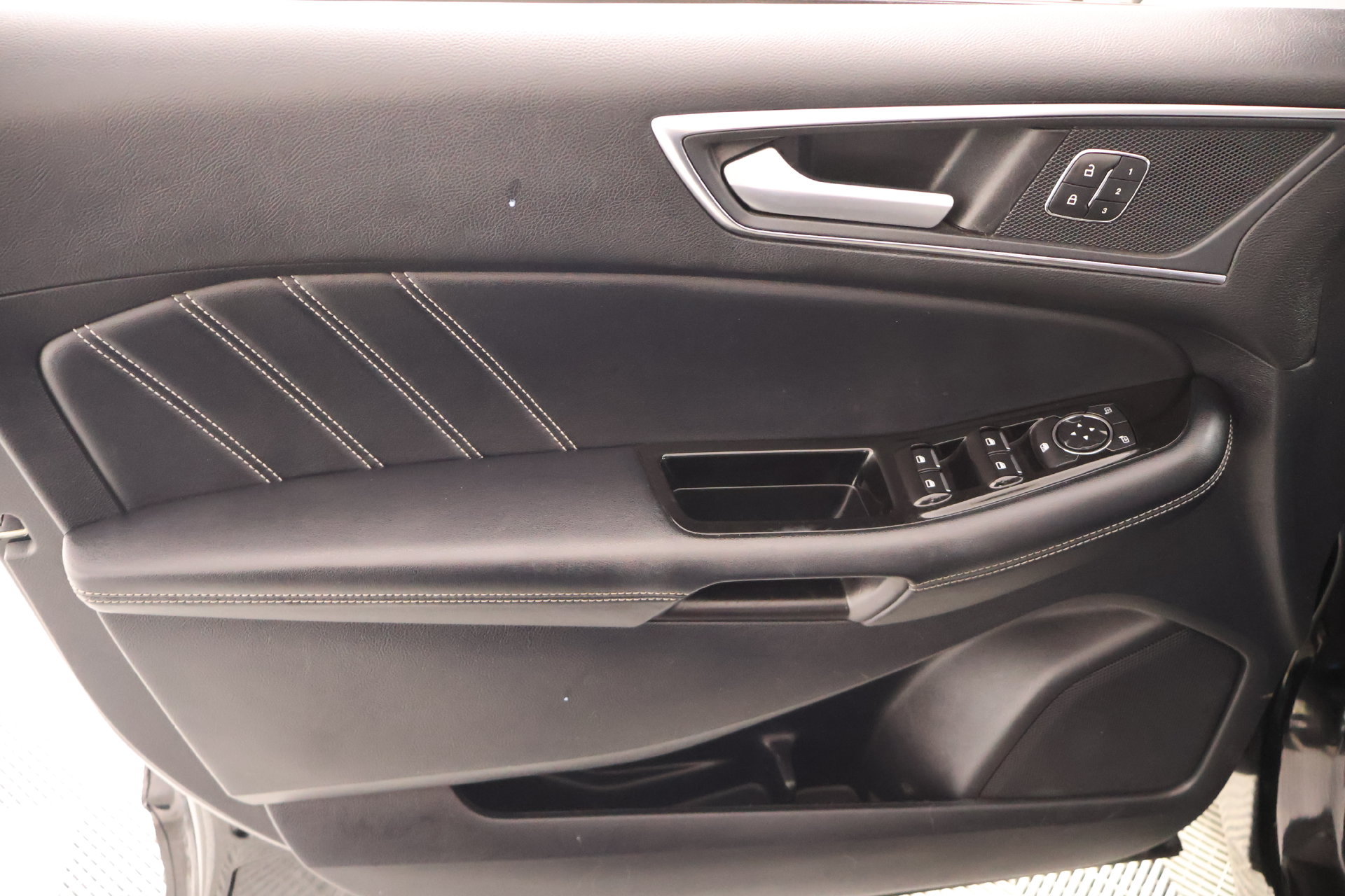Used 2018 Ford Edge Sport w/ Technology Package AWD/4WD image 17