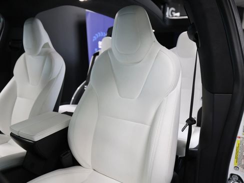 Used 2018 Tesla Model X 100D image 30