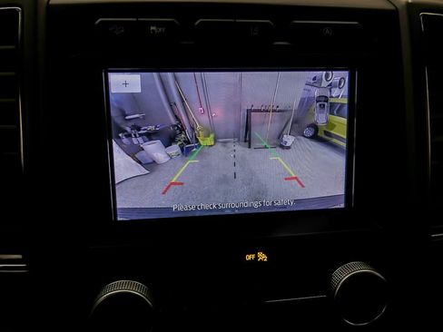 Used 2021 Ford Expedition XLT image 17