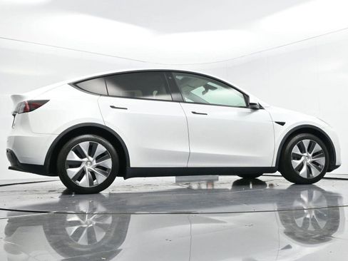 Used 2021 Tesla Model Y Long Range image 47