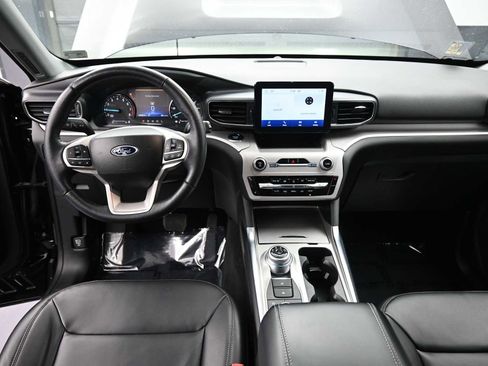 Used 2023 Ford Explorer XLT w/ Equipment Group 202A image 17