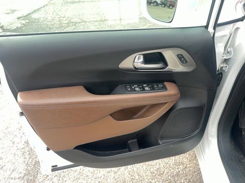 Used 2017 Chrysler Pacifica Limited w/ Tire & Wheel Group image 19