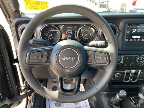 Used 2023 Jeep Gladiator Willys image 16