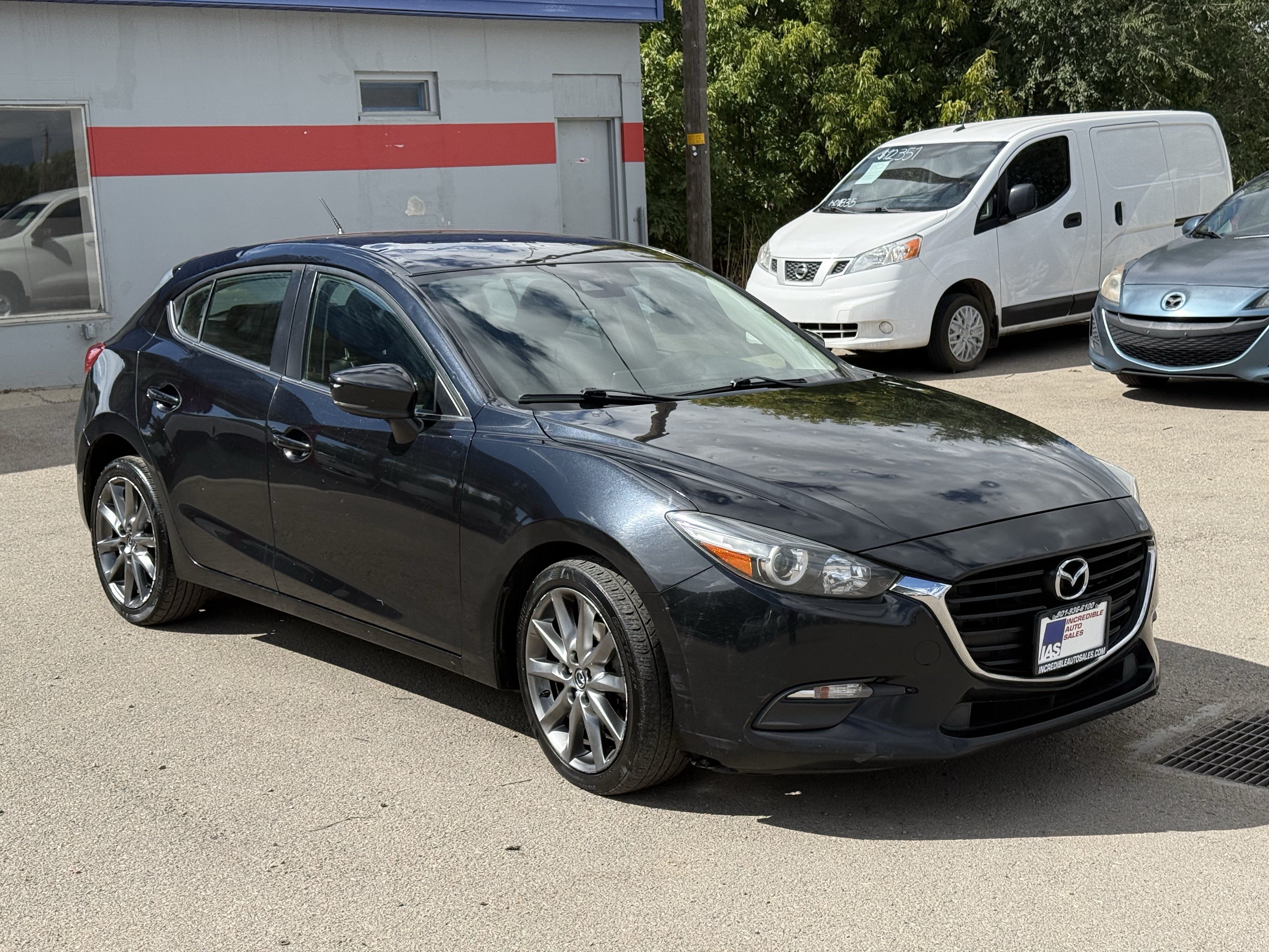 Used 2018 MAZDA MAZDA3 Touring FWD image 2