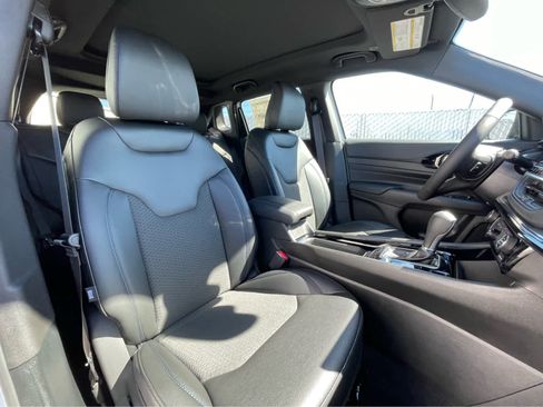 New 2025 Jeep Compass Latitude w/ Sun & Sound Group image 28