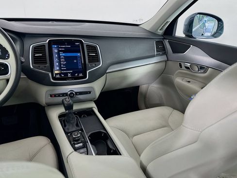 Used 2021 Volvo XC90 T5 Momentum w/ Climate Package FWD image 22