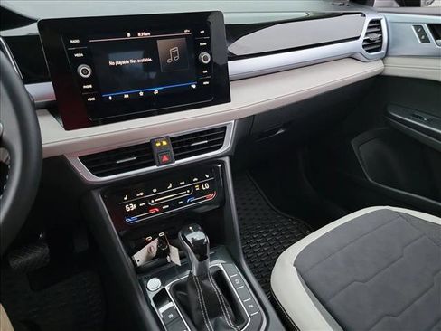 Used 2025 Volkswagen Taos SE w/ Panoramic Sunroof Package image 22