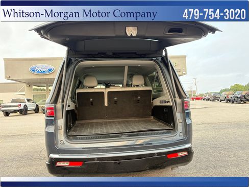 Used 2023 Jeep Wagoneer L Series II AWD/4WD image 40
