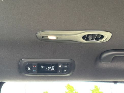 Used 2025 Chrysler Pacifica Select FWD image 24