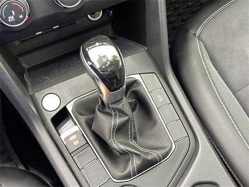 Used 2022 Volkswagen Taos SE image 13