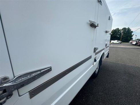 Used 2014 Chevrolet Express 3500 image 17