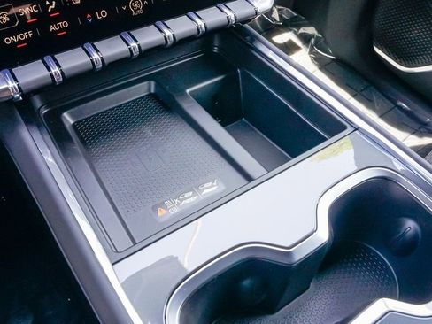 New 2025 GMC Acadia Elevation image 28