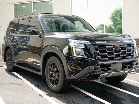 Used 2025 Nissan Armada PRO-4X AWD/4WD image 6