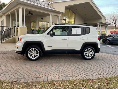 Used 2022 Jeep Renegade Latitude image 2