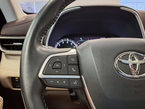 Used 2022 Toyota Highlander XLE image 32