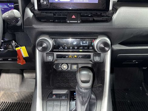 Used 2024 Toyota RAV4 LE AWD/4WD image 21