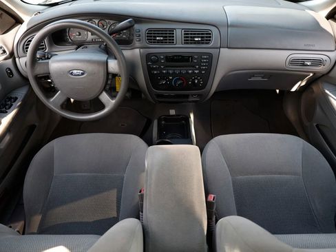 Used 2007 Ford Taurus SE image 2