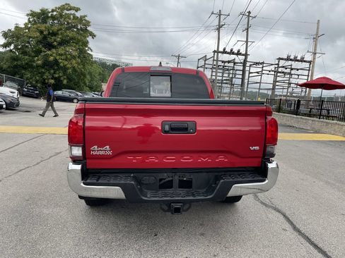 Used 2021 Toyota Tacoma SR5 AWD/4WD image 4