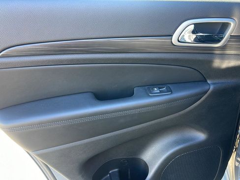 Used 2022 Jeep Grand Cherokee Laredo X image 24