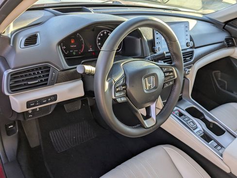 Used 2019 Honda Accord Touring image 16