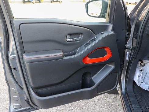 Used 2025 Nissan Frontier Pro-X image 38